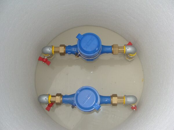 DSC00069 Camin apometru dublu, DN500, echipat cu doua contoare de apa DN20